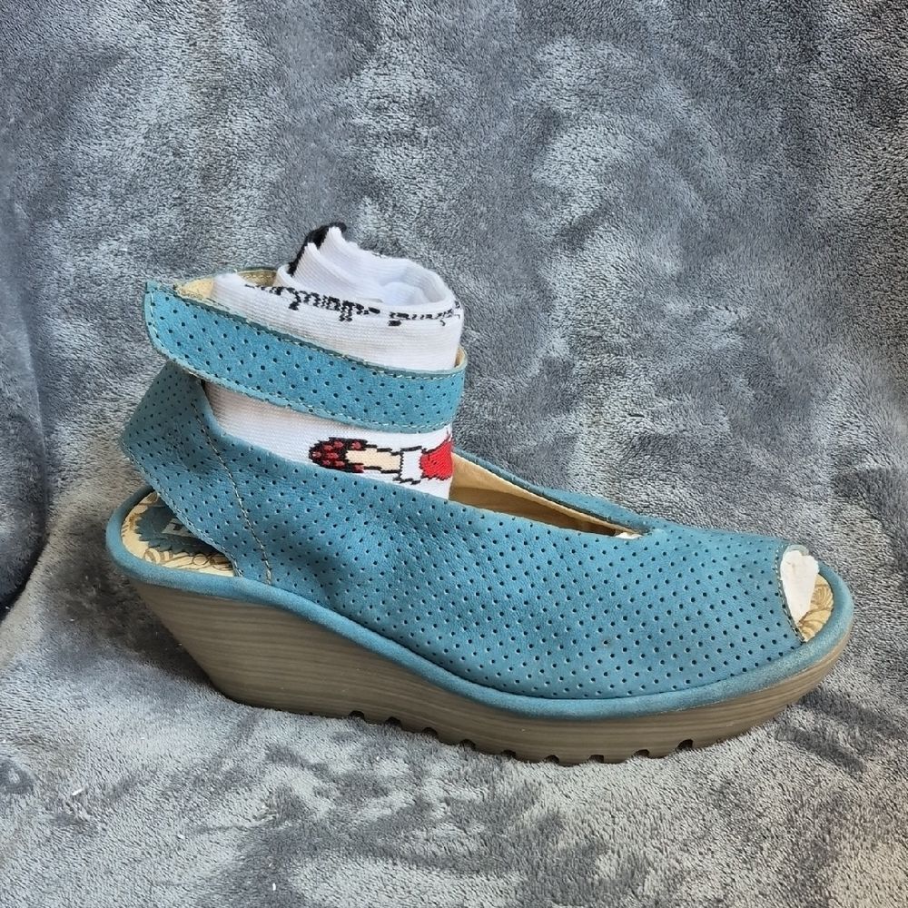 Fly London Women's Size 39 Teal Leather Wedge Shoe